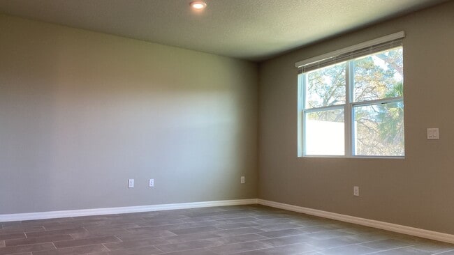 Building Photo - Like new 3 bedroom, 2.5 bathroom, 1 car ga...