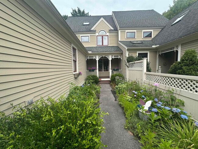 Building Photo - 579 Sagamore Ave