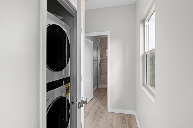 Building Photo - 5564 Hamill Ave