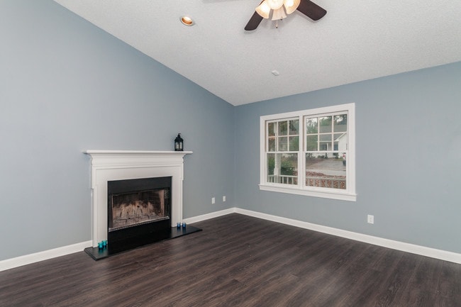 Building Photo - 2113 Tanglewood Rd