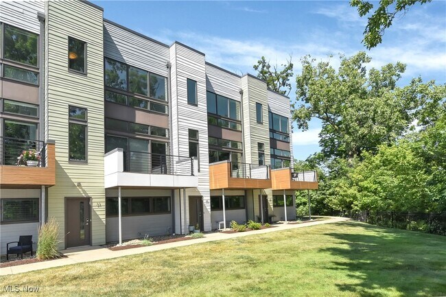 Building Photo - 18875 Riversouth Terrace