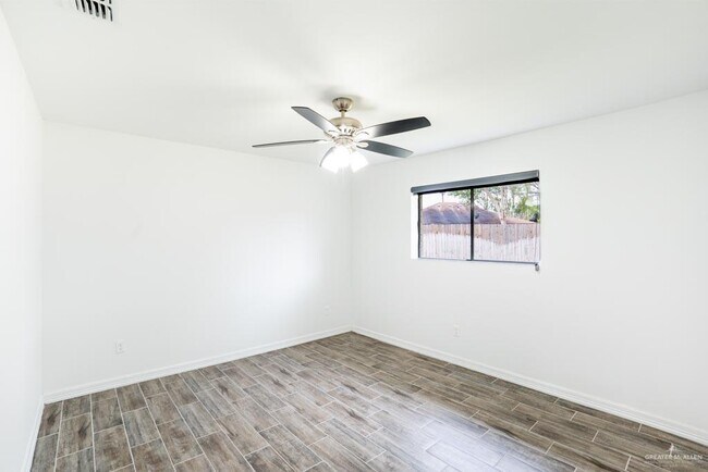 Building Photo - 21 Falcon Ave