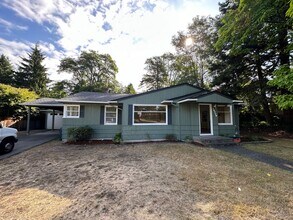 Building Photo - Burien - Recently Renovated 2 Bedroom / 1.5 Bath with Normandy Park Beach Rights