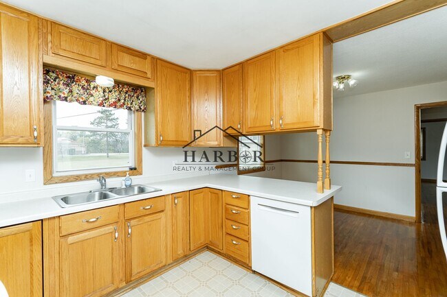 Primary Photo - 2920 20th St SE