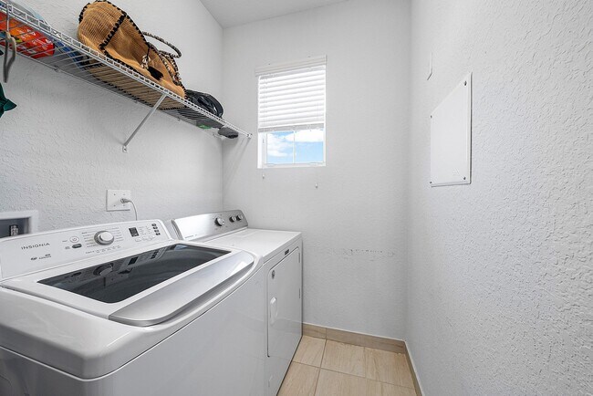 Building Photo - 924 Deer Hvn Dr
