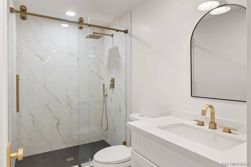 Building Photo - 2366 Almeria Ct