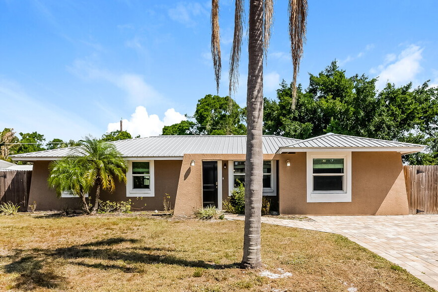 Primary Photo - 5045 Silk Oak Dr