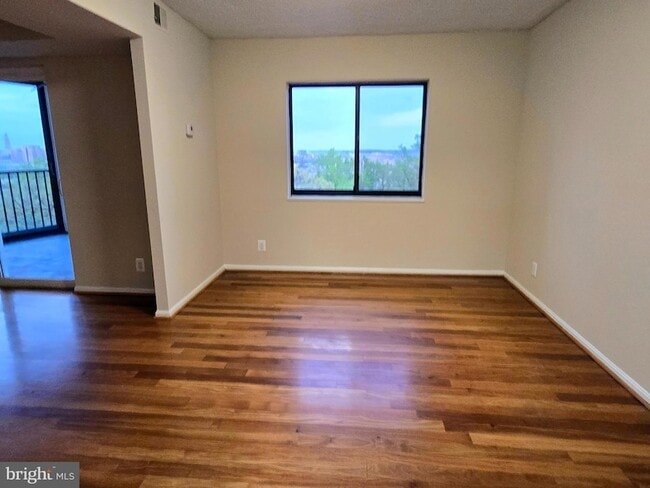 Building Photo - 5903 Mt Eagle Dr