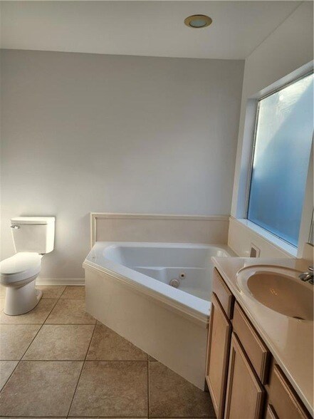 Building Photo - 870 Marina Dr