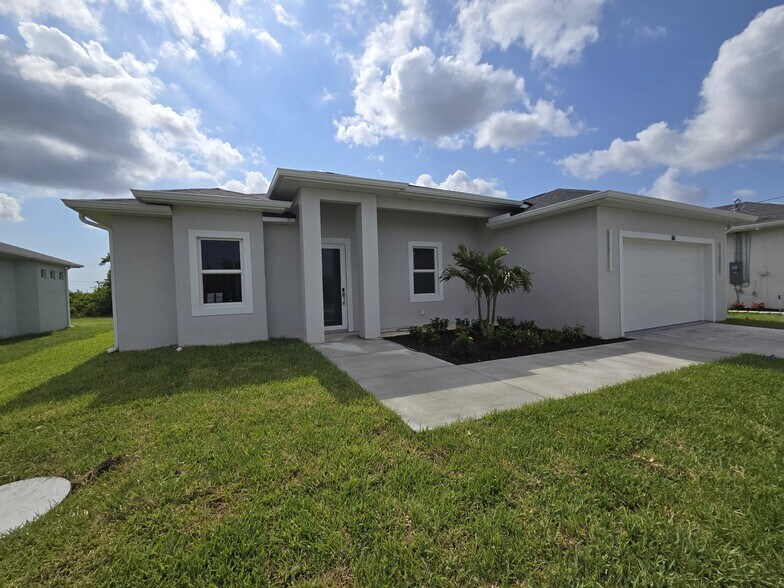 Building Photo - 161 Antilla Dr
