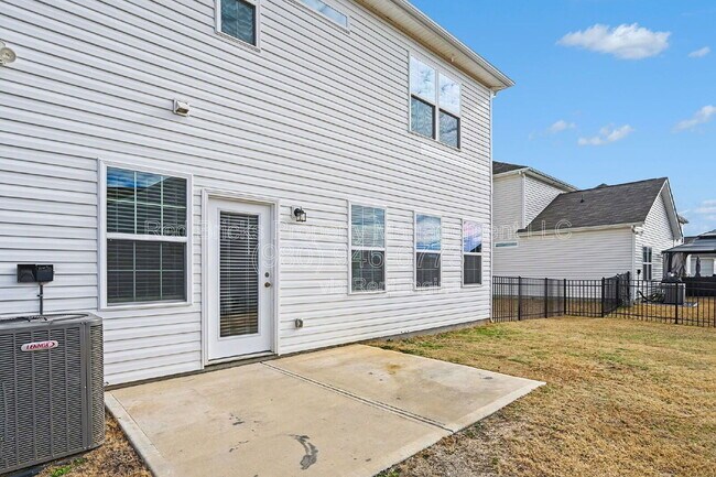 Building Photo - 435 Kennerly Center Dr