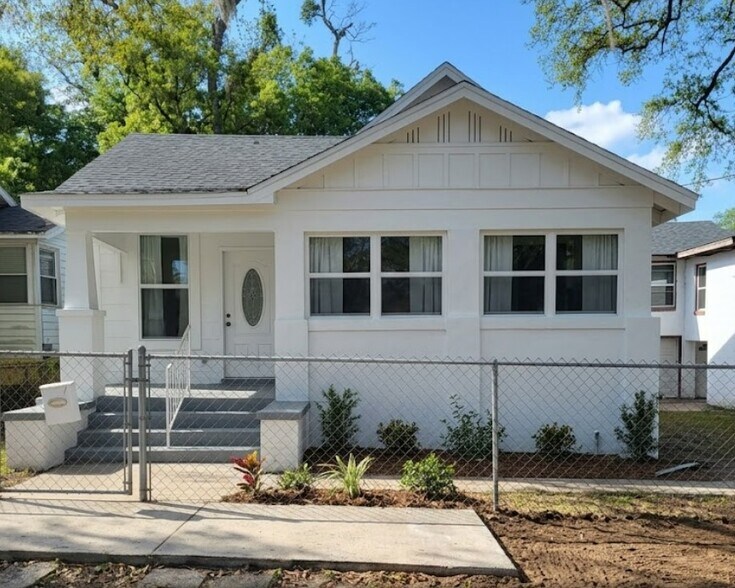 Building Photo - 324 Nixon St