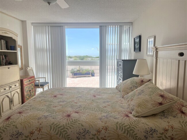 Building Photo - GREAT PRICE!  Gulf Horizon, Gulf Front, 2BR/2BA 1st Floor Condo