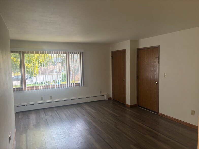 Building Photo - 1801 Silvercrest Dr