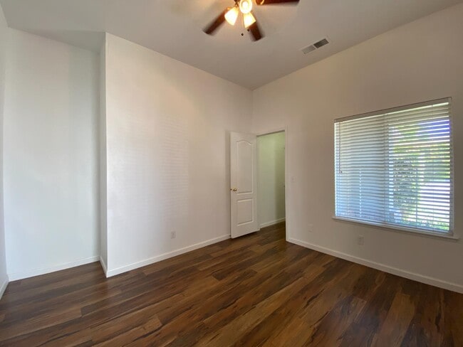 Building Photo - 1372 Chennault Ave