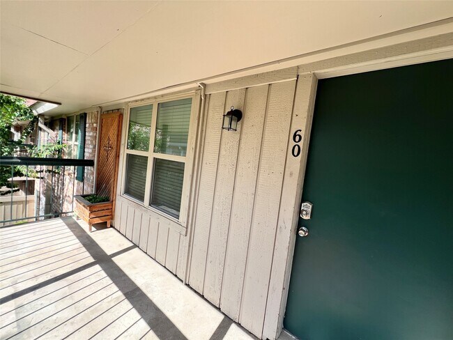 Building Photo - 855 Augusta Dr