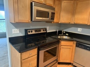 Building Photo - 10427 Briarbend Dr