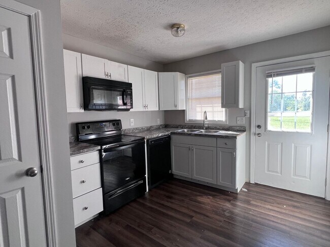Building Photo - 2905 Raintree Dr
