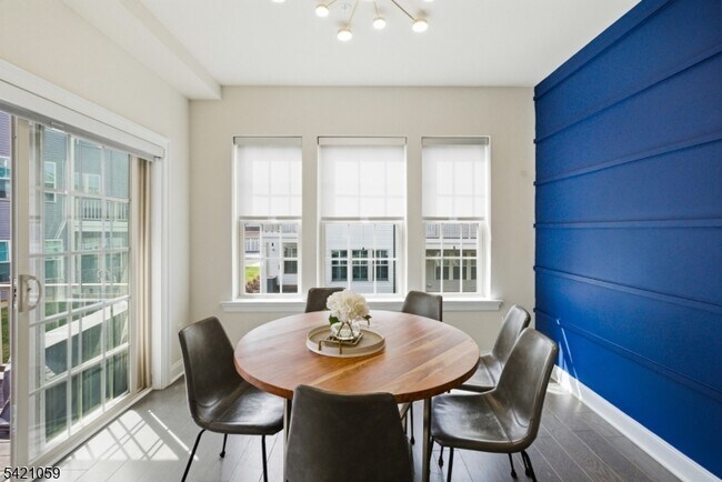 Building Photo - 12 Marigold Ct