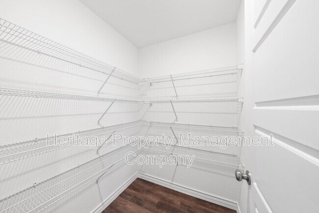 Building Photo - 817 Heartseed Ave