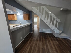Building Photo - 3320