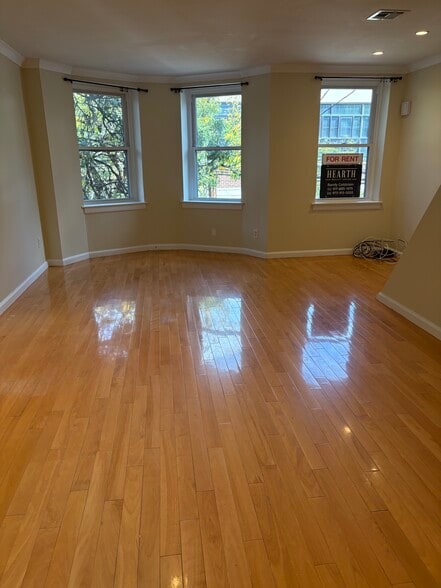 Living room - 46 James St
