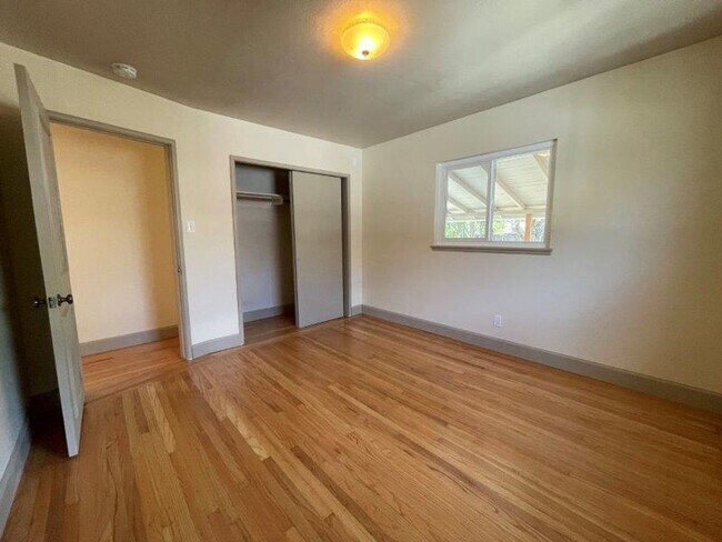Building Photo - Tahoe Park 2 Bedroom