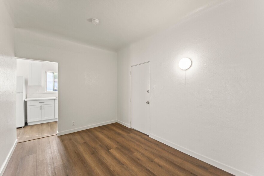 Building Photo - 5391 Huntington Dr