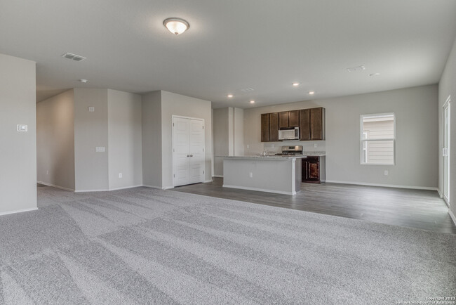 Building Photo - A charming 4 beds and 2.5 bath is now ready!