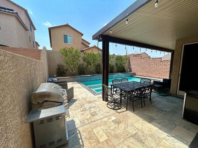 Building Photo - 3/BD 2.5/BA Bright & Stylish Mountain’s Ed...