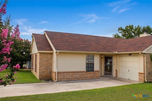 Building Photo - 2404 Fieldstone Dr