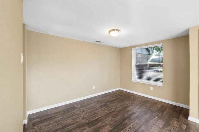 Building Photo - 2611 Quarry Hill Rd