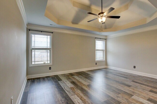 Building Photo - Sharp 3bed 2 ba.  upgrades throughout.