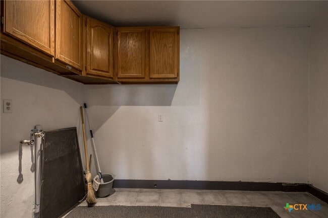 Building Photo - 803 Happy Haven Rd