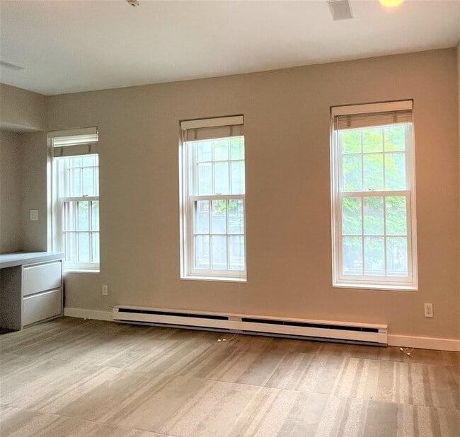 Building Photo - 33 Lawrence St