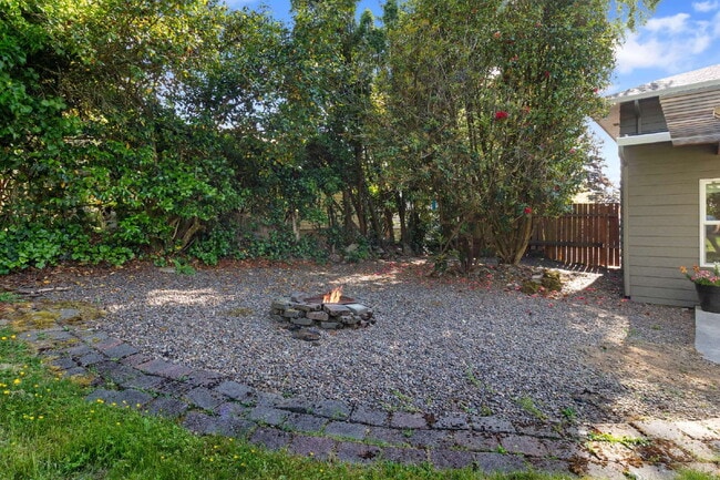 Building Photo - Beautiful Happy Valley Home; Large Lot; In...