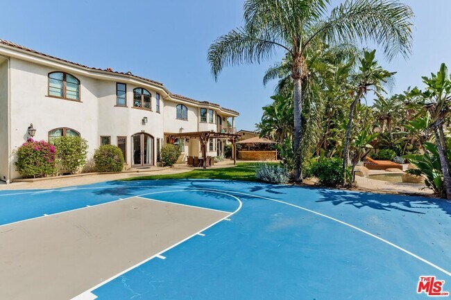 Building Photo - 6127 Rhodes Ave