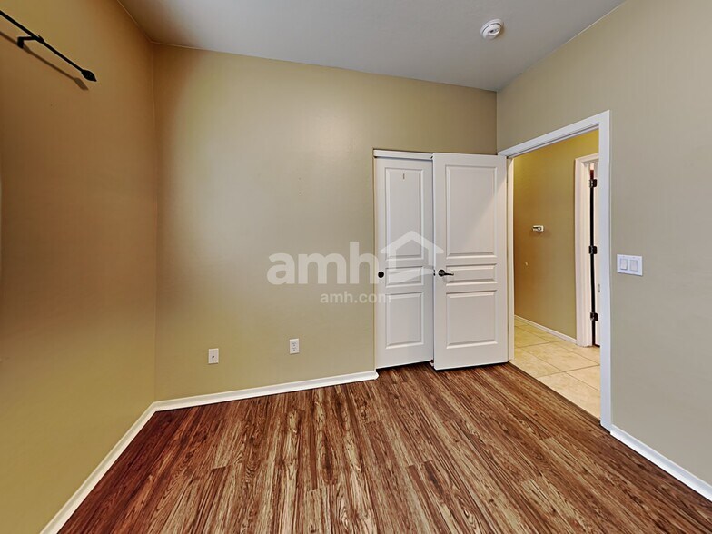 Building Photo - 11709 W Jefferson St