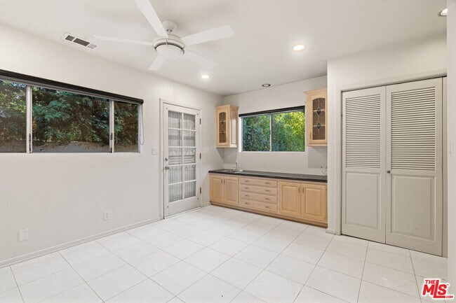 Building Photo - 4315 Clybourn Ave