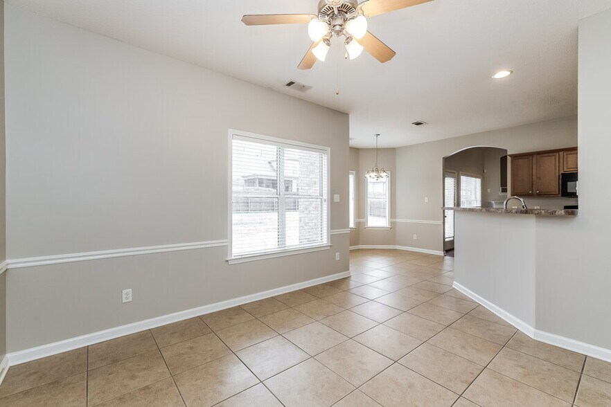 Building Photo - 10221 Carly Dr