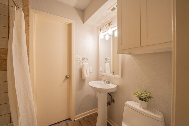 Building Photo - Charming 3-Bedroom Rental Near Lake Ray Hubbard.