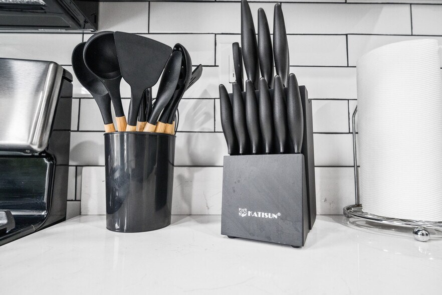 Building Photo - 84 W 42nd St