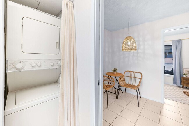 Building Photo - 108 Zamora St