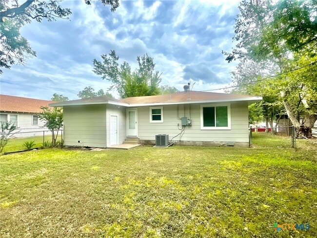 Building Photo - 1109 Davis St