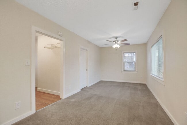 Building Photo - Great townhome near downtown Spokane