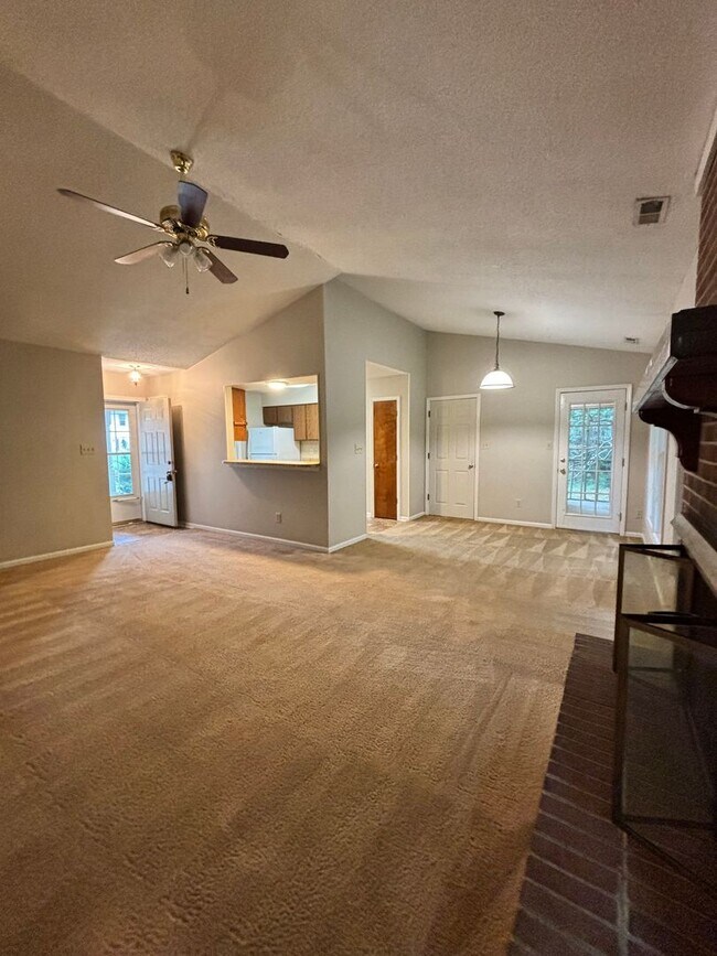 Building Photo - 255 Bayberry Ct