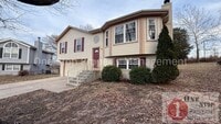 Building Photo - Cozy 3 bedroom 2.5 bathroom in Blue Springs, MO!