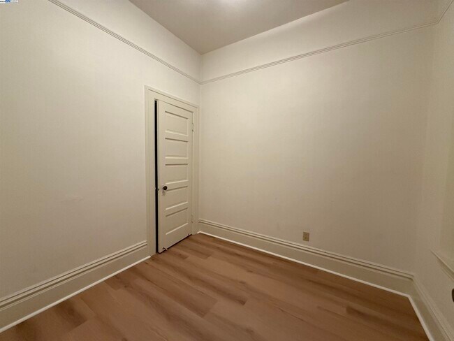 Building Photo - 1173 Park Ave E