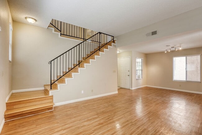 Building Photo - Beautiful 4 bedroom POOL home close to Nellis AFB!