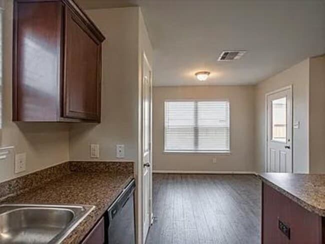 Building Photo - 976 Lake View Cir W